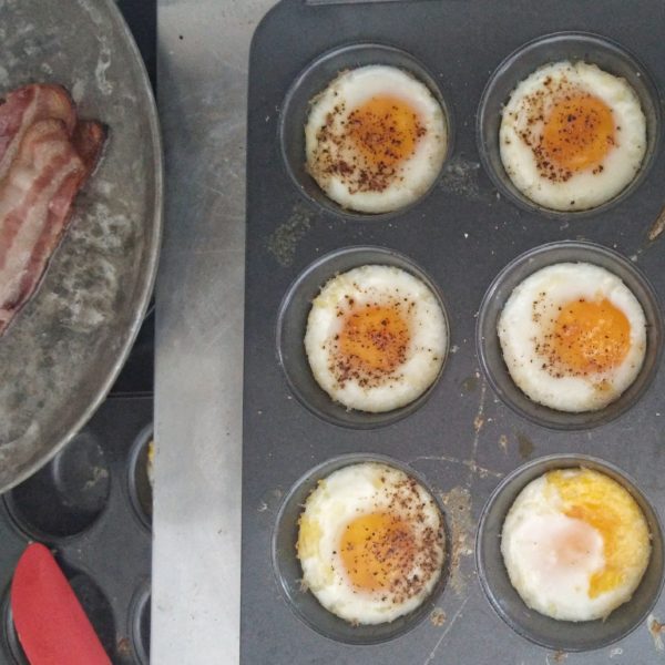 Cuire des œufs au plat