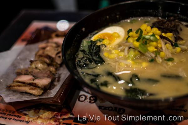 Soupe ramen bouillon miso et poulet de chez Sumon Ramen à Montréal - par www.lavietoutsimplement.com