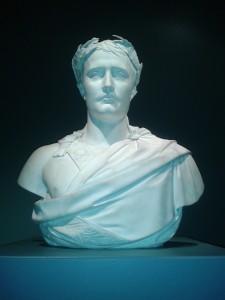 Buste de Napoléon portant une couronne de laurier par la Manufacture impériale de Sèvres