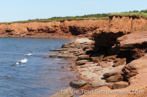 Les bords de mer de terre rouge de l'Île-du-Prince-Édouard sur www.lavietoutsimplement.com