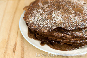 Crêpes au chocolat. Petit déjeuner chocolaté. #SaintValentin #recette | lavietoutsimplement.com