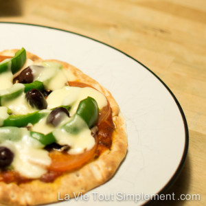 Pizza aux légumes du vendredi | Évoilà5 - Un service de prêt-à-cuisiner qui propose des menus avec des recettes simples et équilibrées | lavietoutsimplement.com