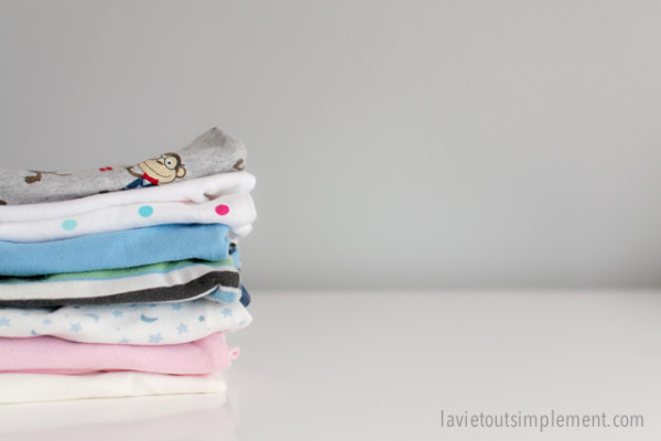 Nouveaux parents : Quels vêtements de bébé acheter avant l'accouchement? | lavietoutsimplement.com
