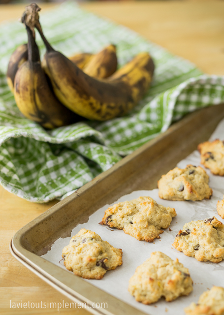 Biscuits aux céréales de bébé, bananes et pépites de chocolat | lavietoutsimplelment.com #recette #biscuits #collation